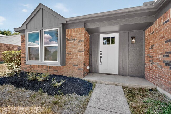 Building Photo - 215 Aspenway Dr