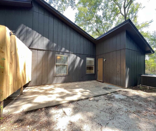 Building Photo - 10055 Hillview Dr