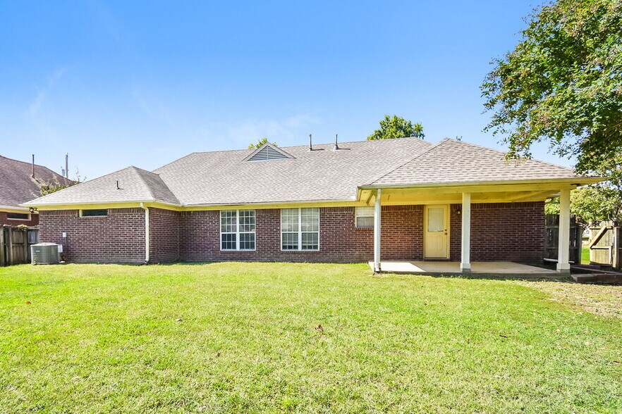 Building Photo - 6906 Greyhawk Cove N