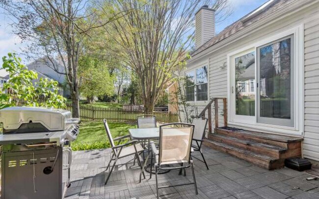 Building Photo - 12909 Summer Hill Dr