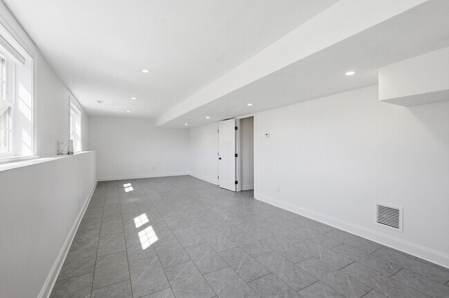 Building Photo - 169 Glenwood Rd