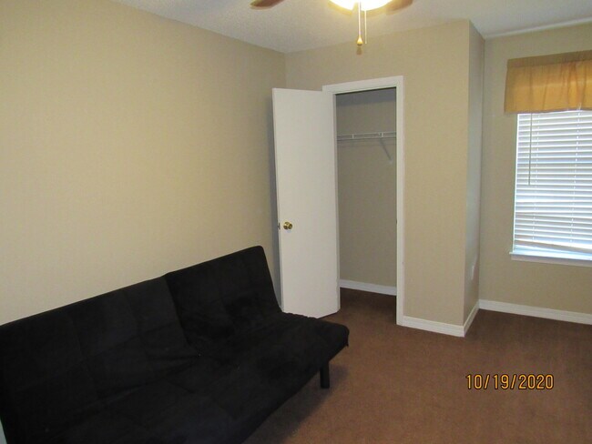 Building Photo - 1853 Whispering Oaks Ln
