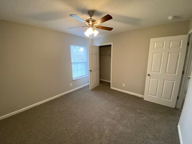 Building Photo - 2 Bedroom Apartment in Maryville, TN – $50...