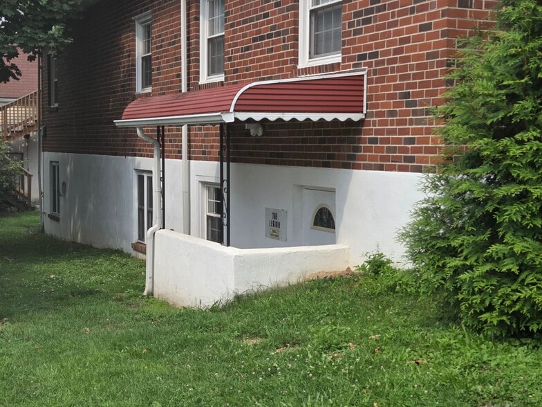 Entrance one - 321 E Jefferson St