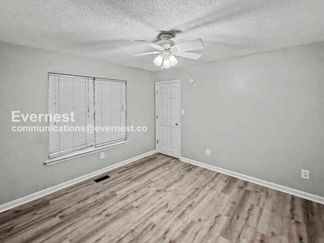 Building Photo - 1104 Oak Creek Trail