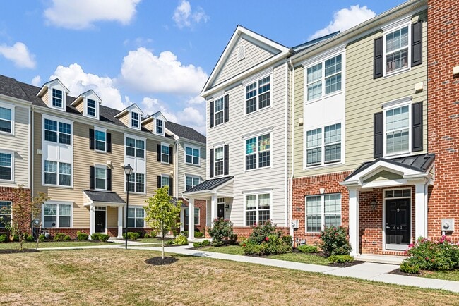 Building Photo - 659 McComb Pl