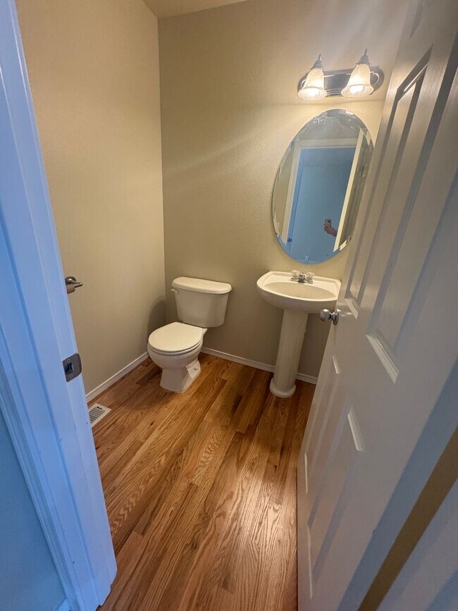 Building Photo - Three Bedroom, 2 Bath Home with New Carpet...