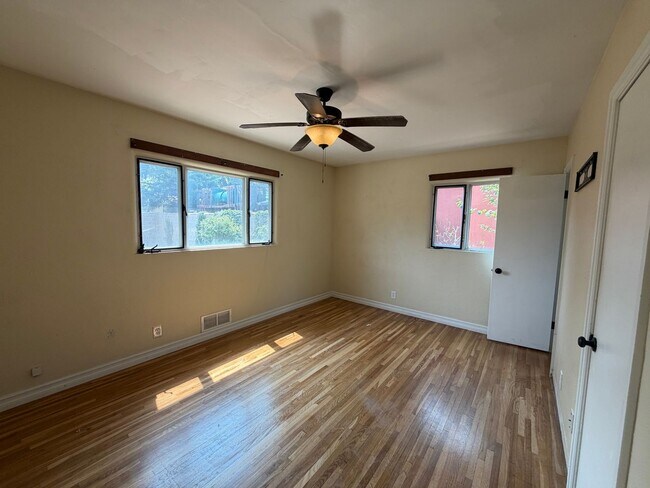 Building Photo - Spacious 4 Bedroom 2 Bathroom Home In The NE Heights!
