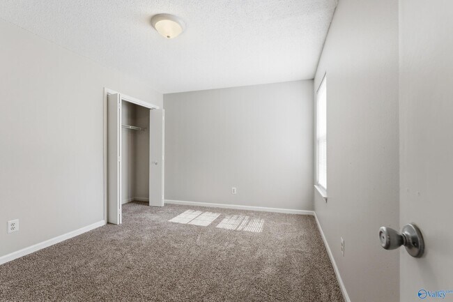 Building Photo - 2504 Reabok Cir SW