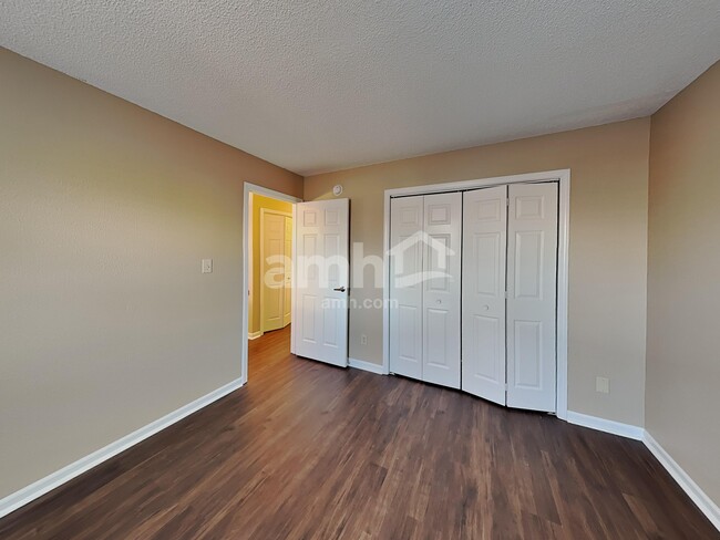 Building Photo - 743 Millbrook Dr