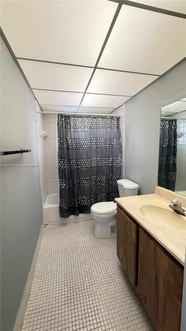 Building Photo - 9375 Fontainebleau Blvd