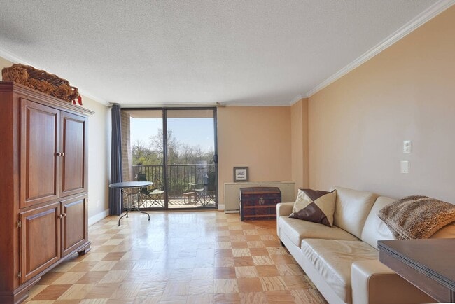 Building Photo - Luxury and fully updated studio in America...