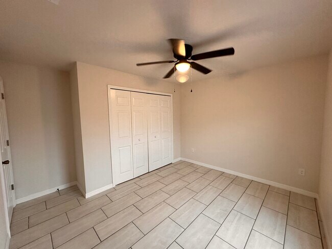 Building Photo - 1800 Coral Point Dr