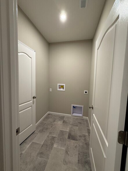 Washer and Dryer hookups - 3435 Spring Harvest Dr