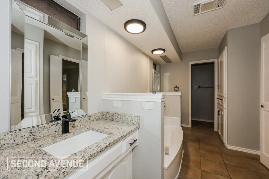 Building Photo - 5405 Valparaiso Trail