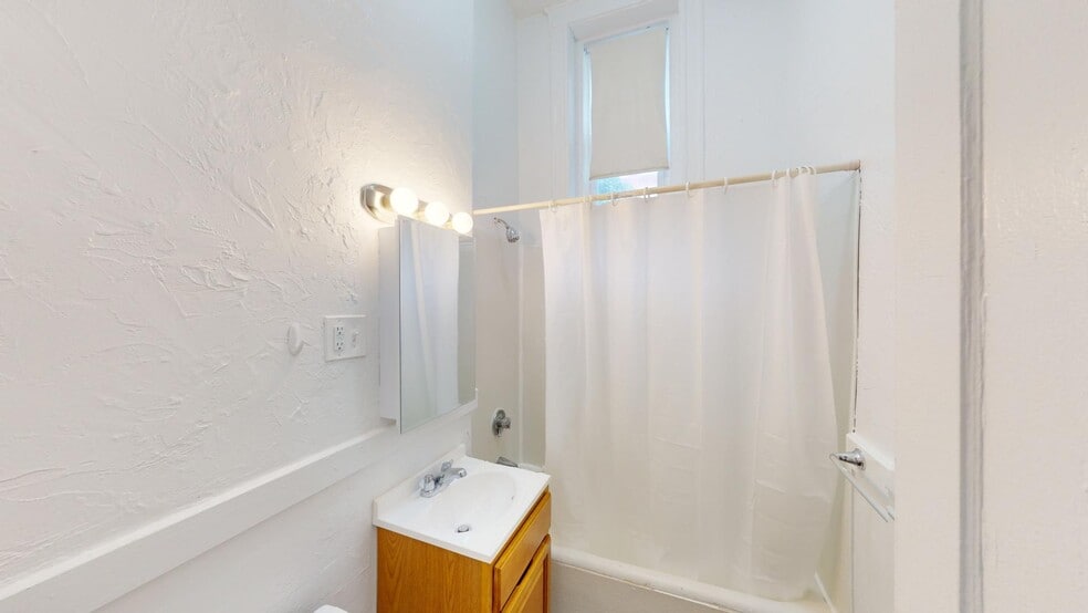 Building Photo - 90 Brainerd Rd