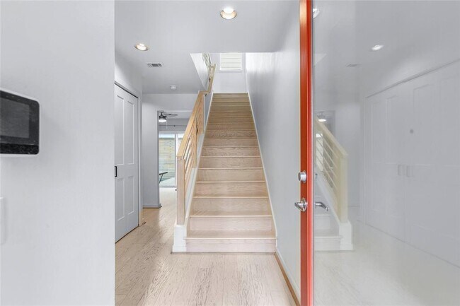Building Photo - 803 Detering St
