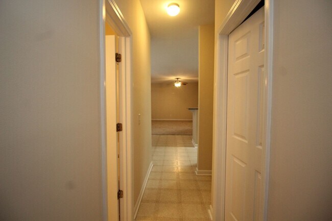 Building Photo - Walking distance to Downtown Sugar Hill!