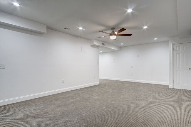 Building Photo - Updated 4 BD, 3.5 BA Stately Colonial on Kalmia RD in NW DC!!