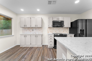 Building Photo - 2278 Knights Wood