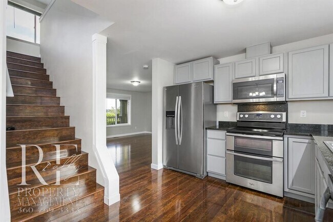 Building Photo - Bright View Home in the Heart of Silverdale on a Quiet Dead-End Road