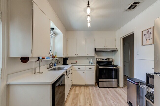 Building Photo - 3314 31st St