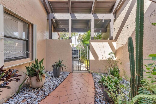 Building Photo - 10003 Costa Del Sol Blvd