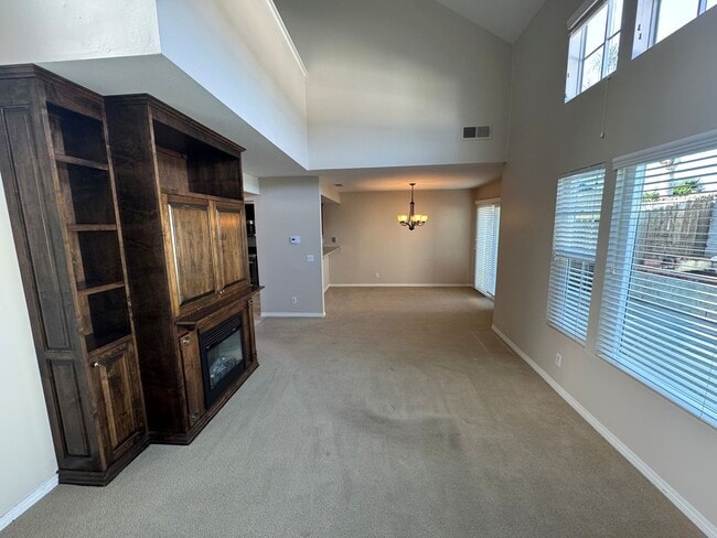 Building Photo - Townhome-Style 2BR/2.5BA + Loft | East Ventura (Beacon Court Community)