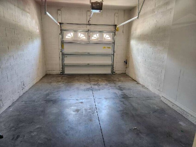 Building Photo - 105 Misty Glen Ln