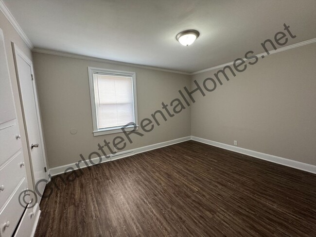 Building Photo - Brick ranch with brick workshop