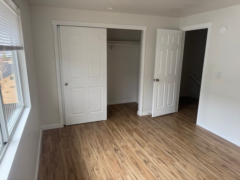 Building Photo - 1949 SW Timber Ave