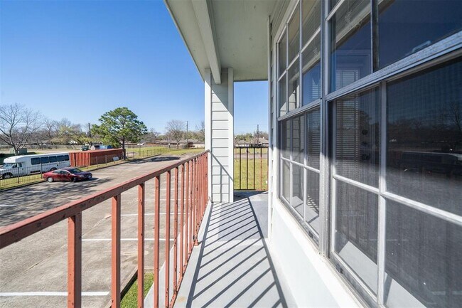 Building Photo - 10630 Westbrae Pkwy