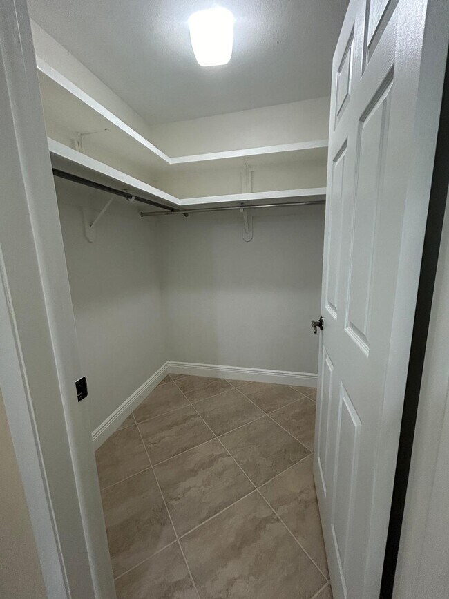 Building Photo - 4108 SE 8th Ave