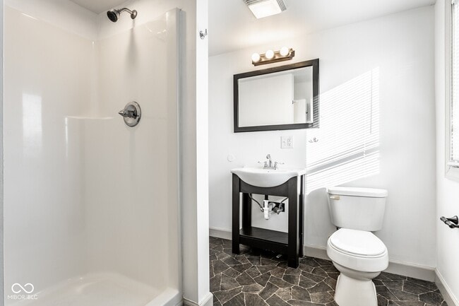 Building Photo - 1253 S East St