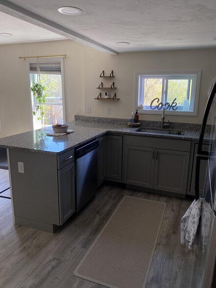 Kitchen - 19D Sigourney St