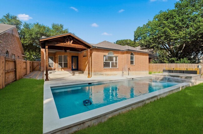 Building Photo - 13623 Summer Glen Dr