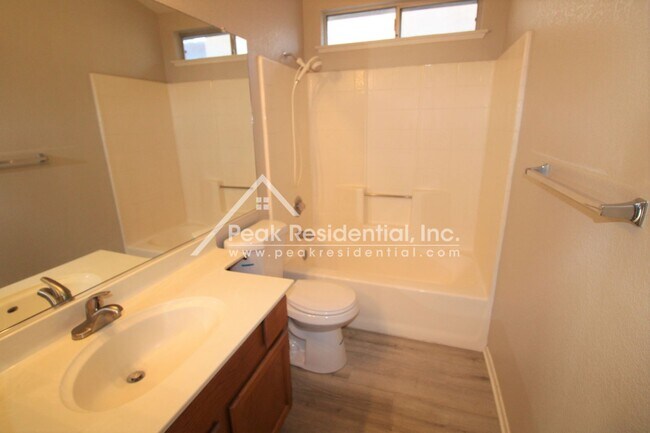 Building Photo - Updated 3bd/2ba Home near Cosumnes River College