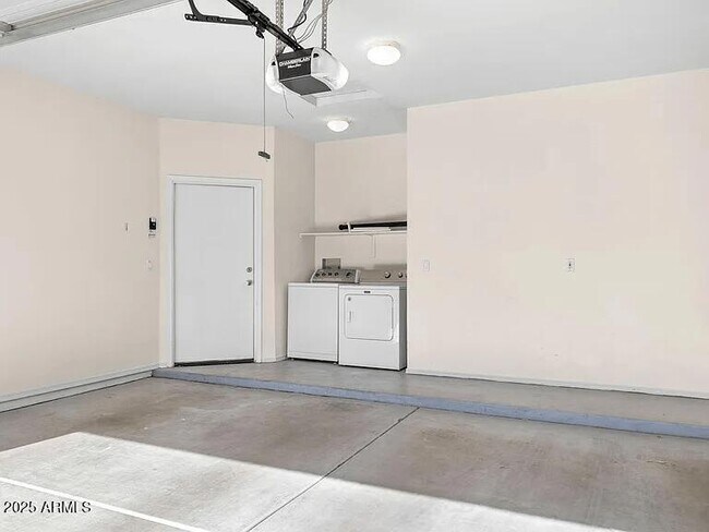 Building Photo - 1750 W Union Hills Dr
