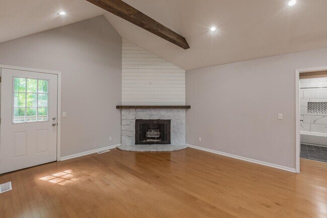 Building Photo - 3 bedroom updated home in a quiet, peaceful setting!