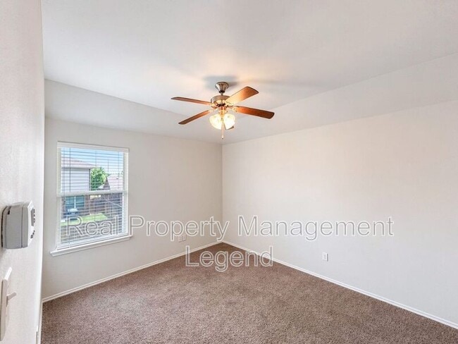 Building Photo - 9929 Pronghorn Rd