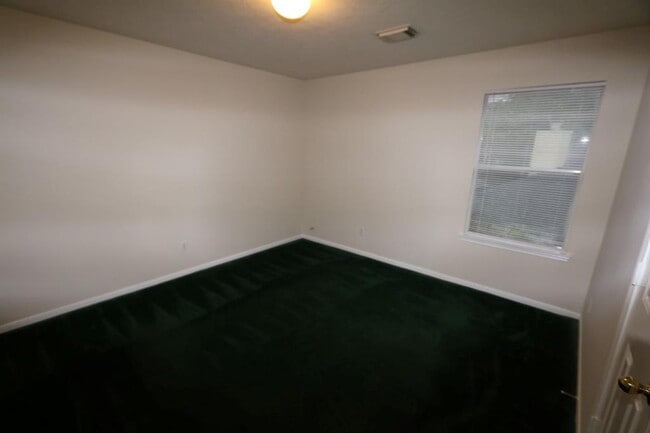 Building Photo - 5022 E Newpark Dr