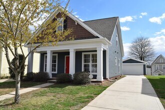 Building Photo - 2035 Golden Ridge Ln