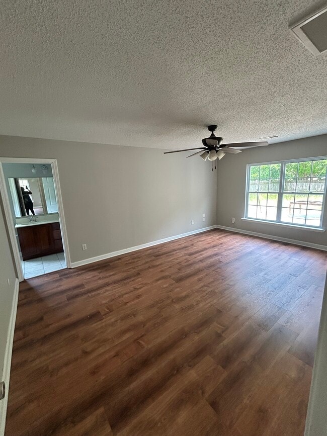 Building Photo - 204 Rindle Dr