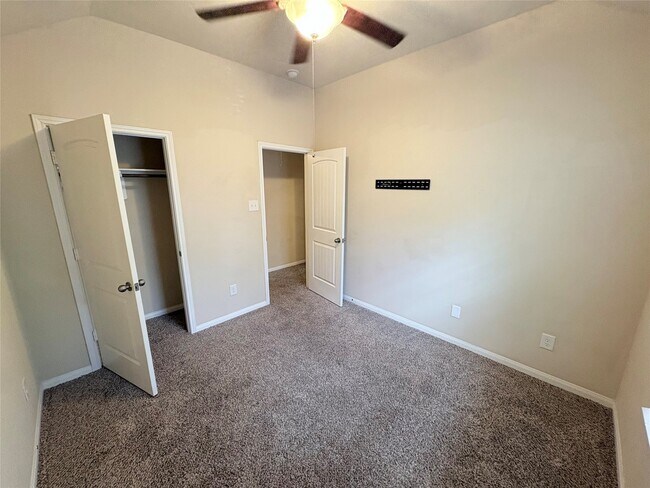 Building Photo - 3721 Whisper Walk
