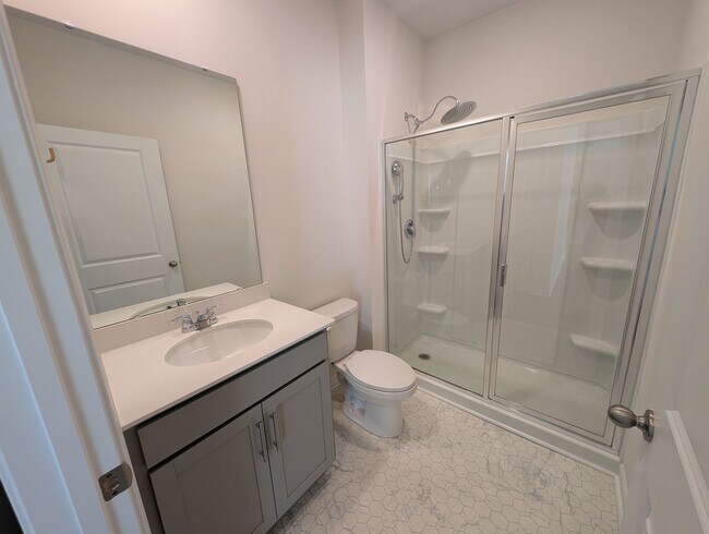 Building Photo - Spacious 2 story, 5 bedroom, 3 bath Home located in Secrest Commons Community!