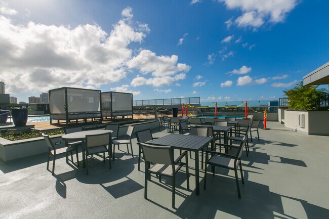 Building Photo - 1391 Kapiolani Blvd