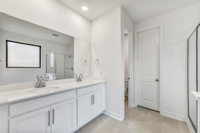 Building Photo - 4116 Silver Fls