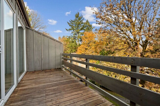 Building Photo - 4Touchstone