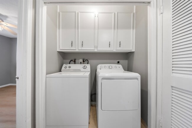 Building Photo - 11610 S Kirkwood Rd