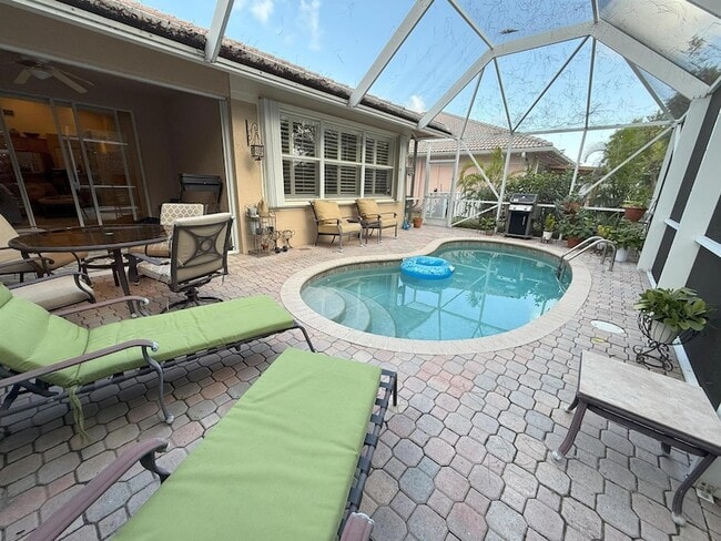 Building Photo - 328 W Coral Trace Cir